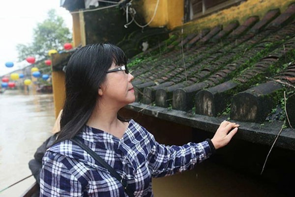 Nhà ca sĩ Ánh Tuyết, Quang Linh ngập sâu trong nước lũ - Ảnh 2. Nhà ca sĩ Ánh Tuyết, Quang Linh ngập sâu trong nước lũ - Ảnh 2.