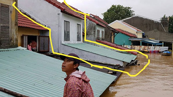 Nhà ca sĩ Ánh Tuyết, Quang Linh ngập sâu trong nước lũ - Ảnh 4. Nhà ca sĩ Ánh Tuyết, Quang Linh ngập sâu trong nước lũ - Ảnh 4.