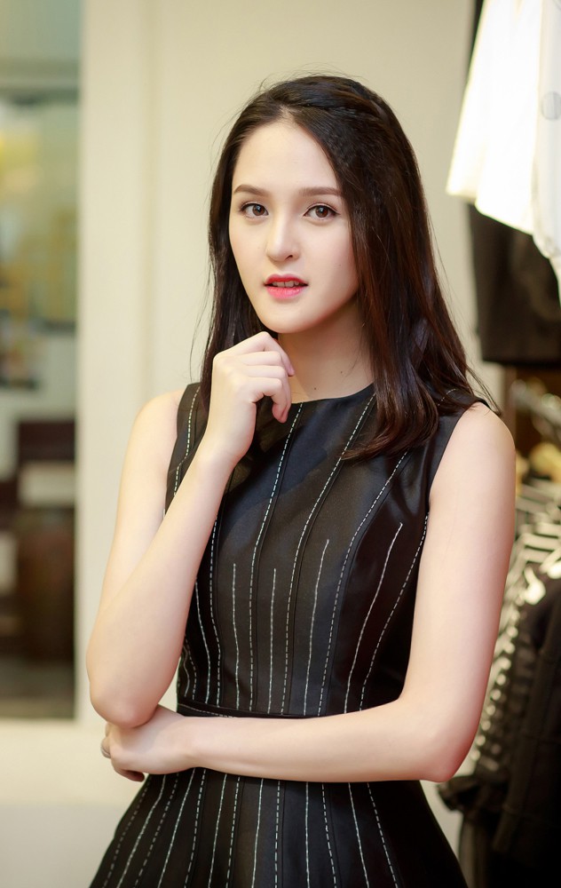 Á hậu Hoàng Anh lần đầu tái xuất sau khi lấy chồng, sinh con - Ảnh 4. Á hậu Hoàng Anh lần đầu tái xuất sau khi lấy chồng, sinh con - Ảnh 4.