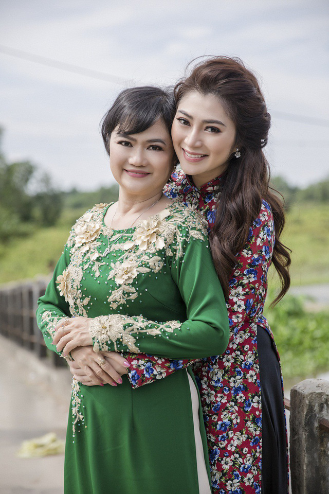 Thanh Trúc nghẹn ngào chuyện gia đình tan vỡ, túng thiếu, mẹ lầm lũi nuôi con - Ảnh 12. Thanh Trúc nghẹn ngào chuyện gia đình tan vỡ, túng thiếu, mẹ lầm lũi nuôi con - Ảnh 12.