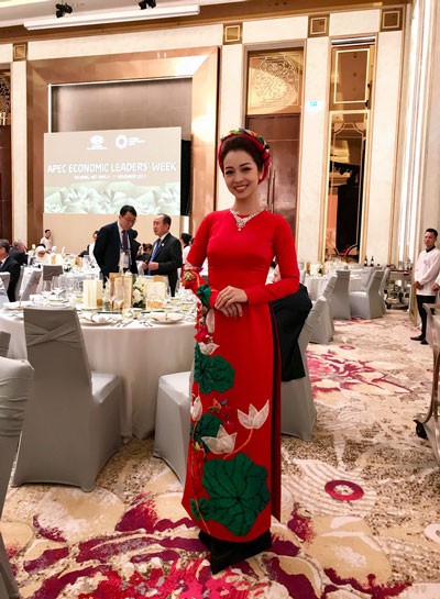 3 Hoa hậu Việt xinh đẹp gây chú ý tại Hội nghị APEC - Ảnh 4. 3 Hoa hậu Việt xinh đẹp gây chú ý tại Hội nghị APEC - Ảnh 4.