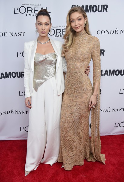 Siêu mẫu 9X đẹp như mộng với váy màu nude - Ảnh 2. Siêu mẫu 9X đẹp như mộng với váy màu nude - Ảnh 2.