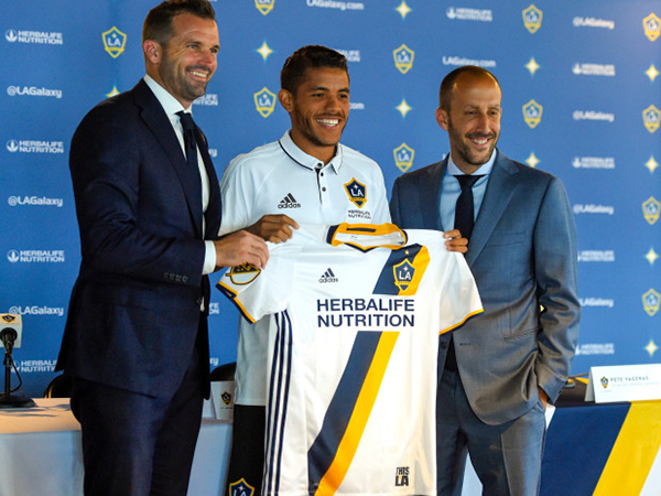 Jonathan Dos Santos sẽ tái ngộ anh trai Giovani tại LA Galaxy Jonathan Dos Santos sẽ tái ngộ anh trai Giovani tại LA Galaxy