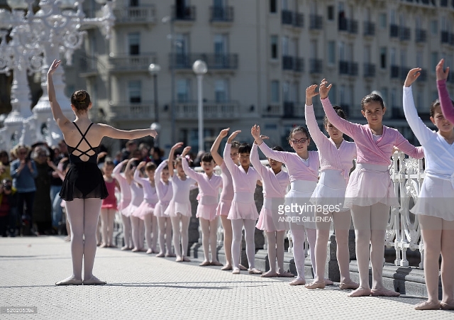 1.400 vũ công tham gia lễ hội ballet tại Tây Ban Nha - Ảnh 5.