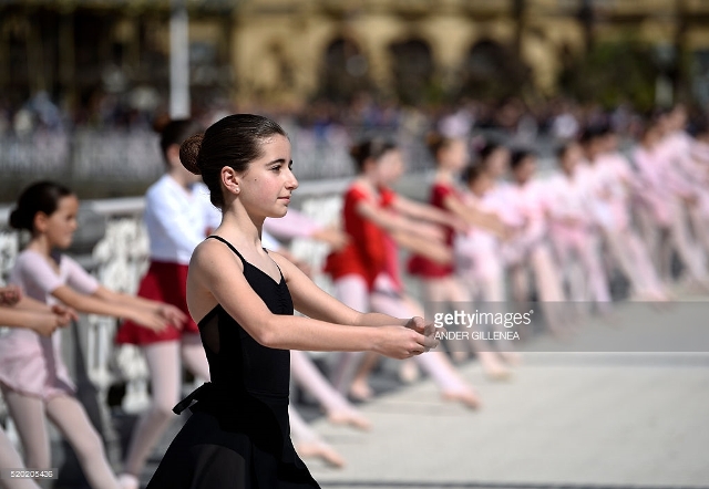 1.400 vũ công tham gia lễ hội ballet tại Tây Ban Nha - Ảnh 4.