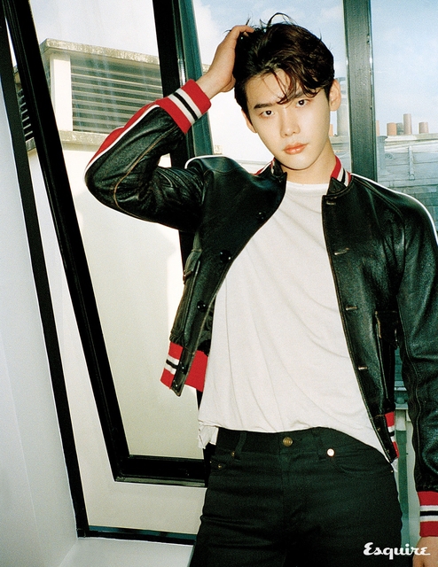 Lee Jong Suk lạ lẫm với loạt ảnh đa sắc thái  - Ảnh 8.