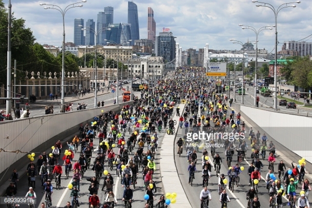 40.000 người tham gia diễu hành bằng xe đạp tại Moscow (Nga) - Ảnh 4. 40.000 người tham gia diễu hành bằng xe đạp tại Moscow (Nga) - Ảnh 4.