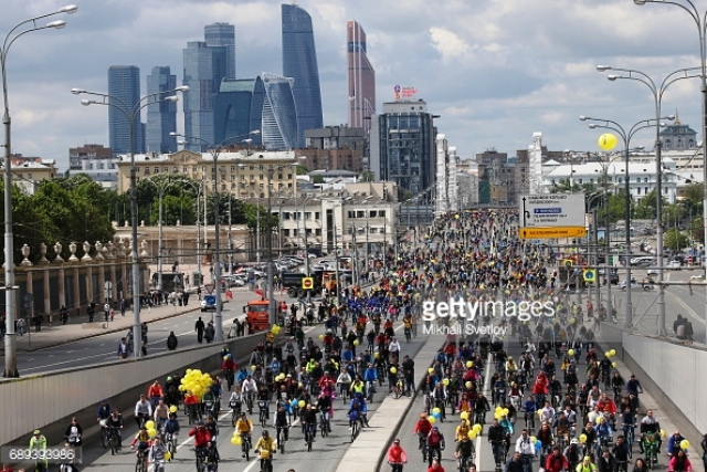 40.000 người tham gia diễu hành bằng xe đạp tại Moscow (Nga) - Ảnh 1. 40.000 người tham gia diễu hành bằng xe đạp tại Moscow (Nga) - Ảnh 1.