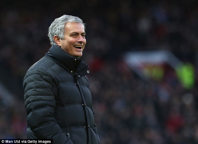 Mourinho nắn gân Martial: Nghe tôi rồi tỏa sáng, chớ nghe cò - Ảnh 1.