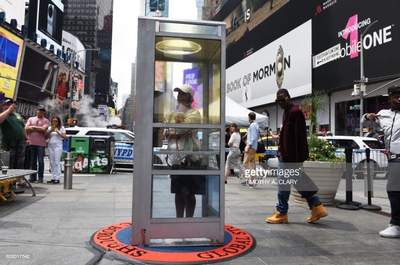 Bốt điện thoại c&ocirc;ng cộng kểchuyện về New York xưa cũ - Ảnh 1.