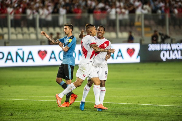 Thua Peru, Uruguay sắp tuột vé dự World Cup 2018 - Ảnh 3.