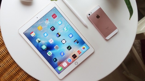 iPad mới, iPhone SE 128 GB và iPhone 7 màu đỏ sẽ ra mắt tháng 3 - Ảnh 1.