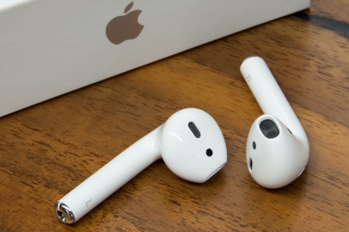 Những thủ thuật hay dành cho tai nghe AirPods của Apple - Ảnh 1.