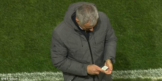 Mourinho vừa làm điều này, Man Utd lập tức có vé đi tiếp! - Ảnh 2.