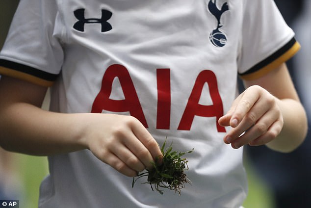 VIDEO Nhìn lại trận chia tay sân White Hart Lane đầy cảm xúc giữa Tottenham - Man Utd - Ảnh 10.