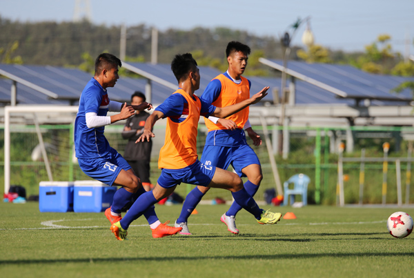 U20 Việt Nam chơi game nhập vai, team Hoàng Nam đoạt giải thưởng của HLV trưởng - Ảnh 1.