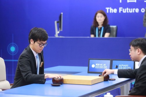 Bất khả chiến bại, AlphaGo tuyên bố rửa tay gác kiếm - Ảnh 1.