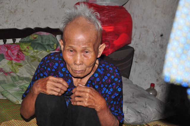 Xót xa mẹ già 80 tuổi nuôi đàn con tâm thần và 3 cháu mồ côi - Ảnh 8.