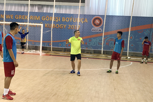 ĐT futsal Việt Nam trước lượt trận thứ hai: Áp lực phải thắng - Ảnh 1.