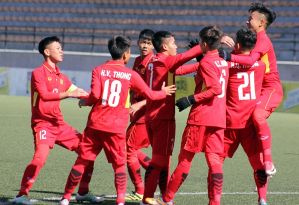 Vòng loại U16 châu Á 2018: Thi đấu thiếu người, U16 Việt Nam vẫn ra quân thắng lợi - Ảnh 1.