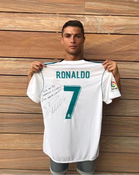 Nghẹn lời trước nghĩa cử Ronaldo dành cho fan nhí vừa tử nạn - Ảnh 1.