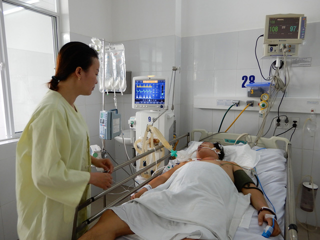 Mắc bệnh viêm tụy cấp, tính mạng chàng trai trẻ đang nguy kịch - Ảnh 2. Mắc bệnh viêm tụy cấp, tính mạng chàng trai trẻ đang nguy kịch - Ảnh 2.