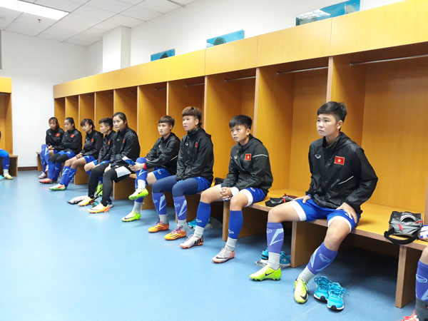 ẢNH: ĐT U19 nữ Việt Nam làm quen sân thi đấu Jiangning Sport Center tại VCK U19 châu Á 2017 - Ảnh 2.