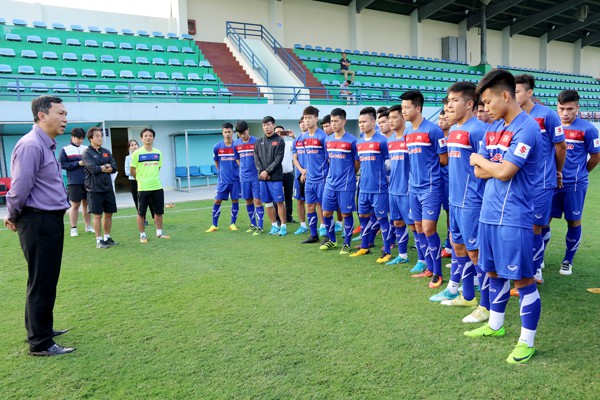 Lãnh đạo VFF thăm và động viên ĐT U23 Việt Nam - Ảnh 1.