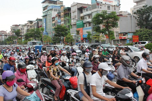 Nhức nhối nạn còi xe trên đường phố - Ảnh 1.