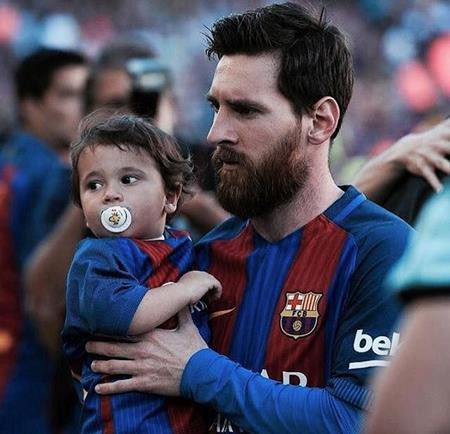 Không bận tâm Quả bóng vàng, Messi chỉ đau đầu vì hai cậu quý tử - Ảnh 1.