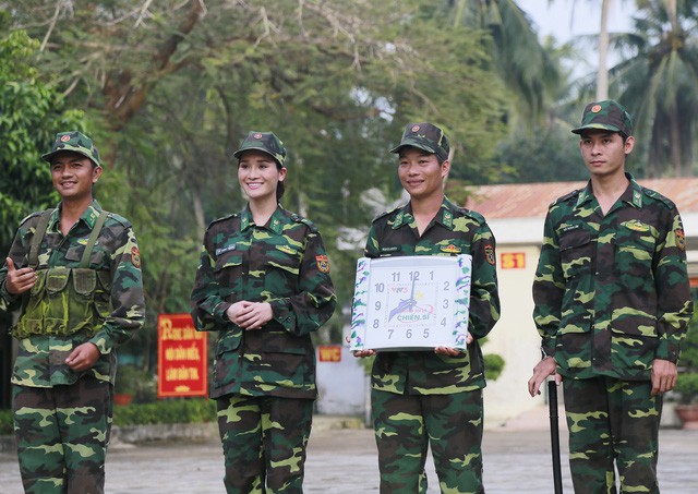 Sao mai Thanh Thanh “cứu nguy” cho MC “Chúng tôi là chiến sĩ” - Ảnh 2.