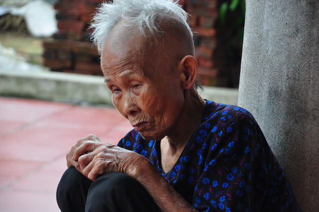 Xót xa mẹ già 80 tuổi nuôi đàn con tâm thần và 3 cháu mồ côi - Ảnh 11.