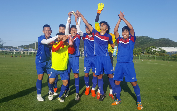 U20 Việt Nam chơi game nhập vai, team Hoàng Nam đoạt giải thưởng của HLV trưởng - Ảnh 18.