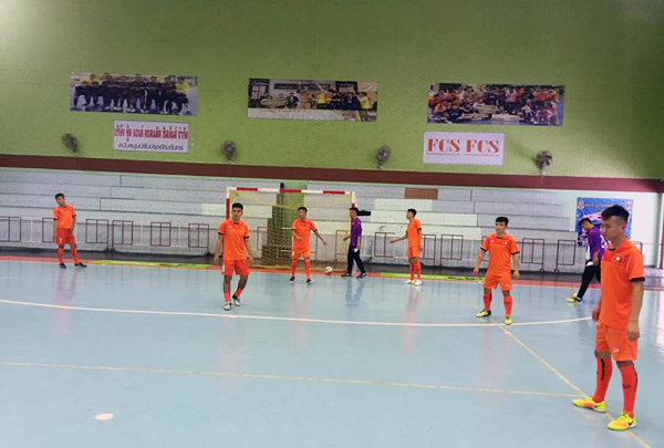 ĐT U20 futsal Việt Nam có buổi tập đầu tiên tại Thái Lan - Ảnh 3.