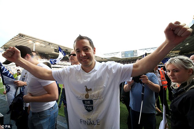 VIDEO Nhìn lại trận chia tay sân White Hart Lane đầy cảm xúc giữa Tottenham - Man Utd - Ảnh 13.