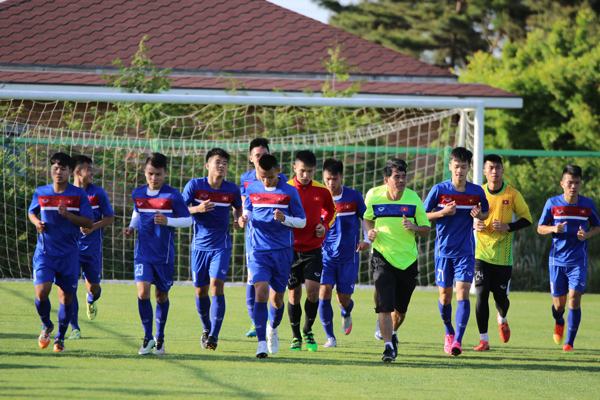 U20 Việt Nam chơi game nhập vai, team Hoàng Nam đoạt giải thưởng của HLV trưởng - Ảnh 2.