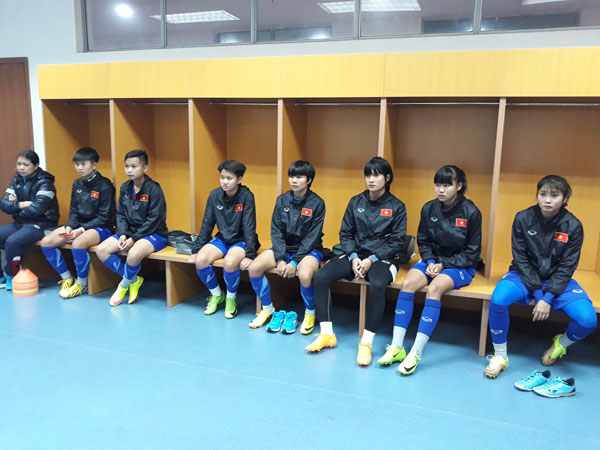 ẢNH: ĐT U19 nữ Việt Nam làm quen sân thi đấu Jiangning Sport Center tại VCK U19 châu Á 2017 - Ảnh 3.