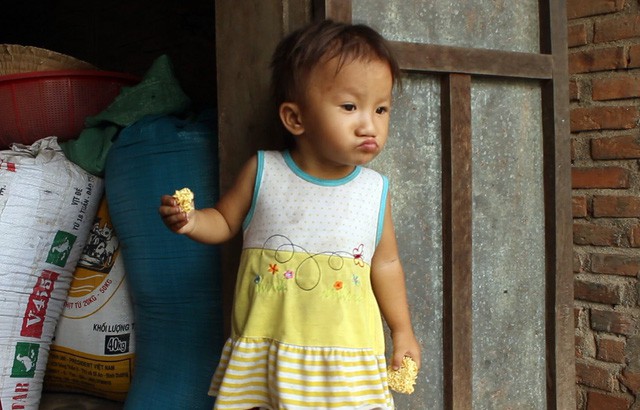 Không nhà, không tiền, 5 mẹ con sống “lay lắt” với 15kg gạo của nhà chùa - Ảnh 3.