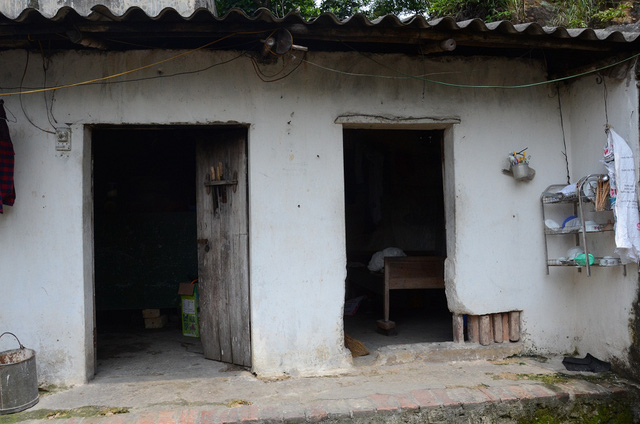 Đi thăm con trai bị tâm thần, mẹ gặp tai nạn phải cưa bỏ 1 chân - Ảnh 5. Đi thăm con trai bị tâm thần, mẹ gặp tai nạn phải cưa bỏ 1 chân - Ảnh 5.