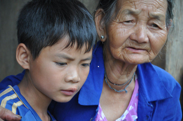 Bố chết, mẹ bỏ đi lấy chồng, cậu bé 10 tuổi sống dựa bà nội trong cảnh đói khát - Ảnh 9.