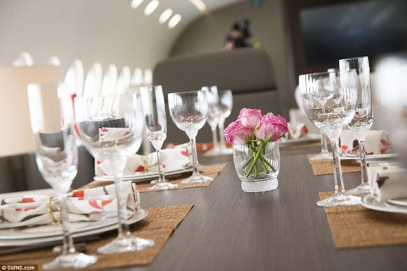 Chuyến bay trong mơ với giá gần 600 triệu đồng/giờ bay - Ảnh 10. Chuyến bay trong mơ với giá gần 600 triệu đồng/giờ bay - Ảnh 10.