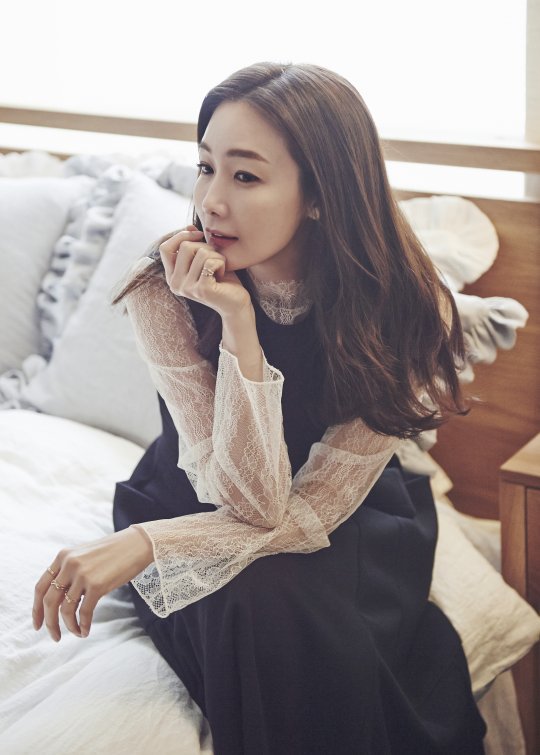 Choi Ji Woo lọt Top sao ăn mặc sành điệu nhất xứ Hàn - Ảnh 5.