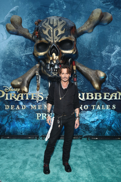 Johnny Depp trở lại mạnh mẽ với Pirates Of The Caribbean: Dead Men Tell No Tales - Ảnh 2.