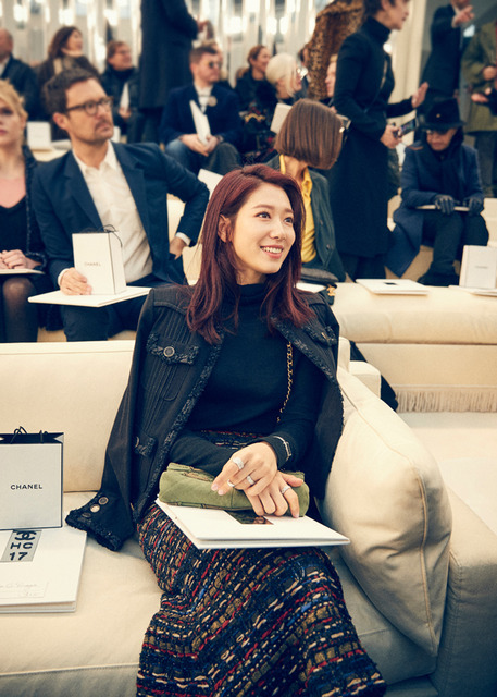 Park Shin Hye sang chảnh dự show của Chanel  - Ảnh 4.