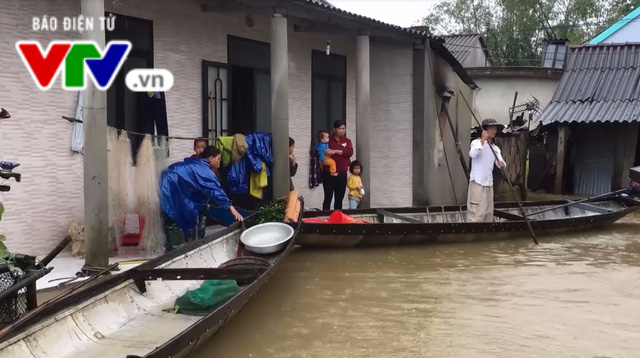 Mưa lớn kéo dài gây ngập lụt tại nhiều vùng trũng tỉnh Quảng Trị - Ảnh 2.