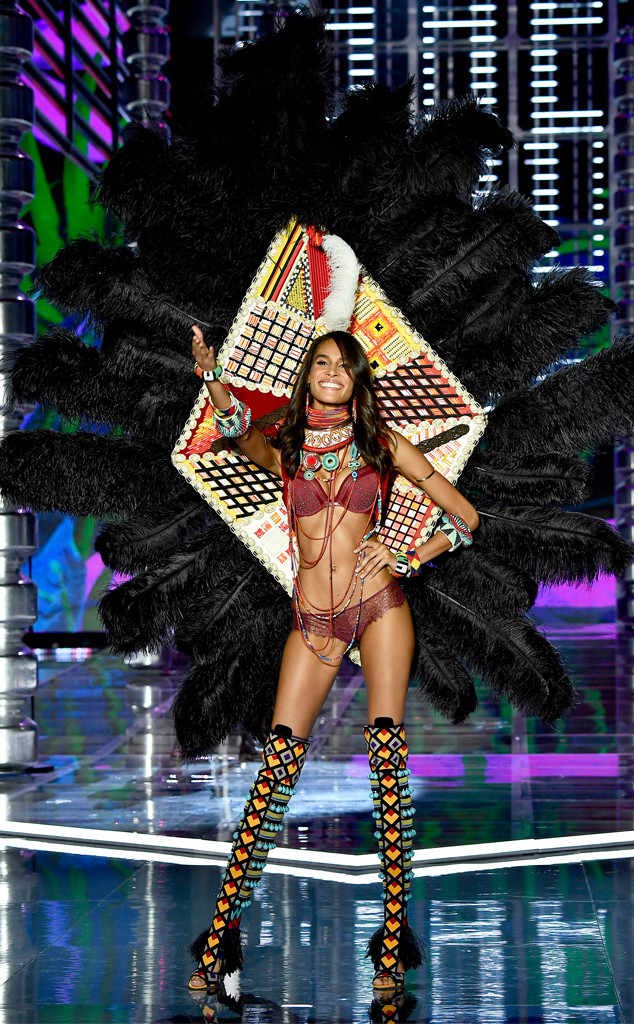 Đau mắt với độ nóng bỏng của Victorias Secret Fashion Show 2017 - Ảnh 38.