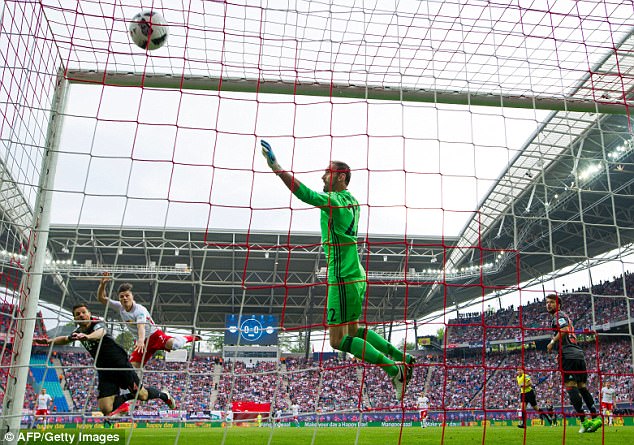 Bayern Munich ngược dòng không tưởng trước Leipzig - Ảnh 1.