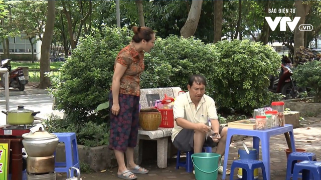 Những người nhiều chuyện - Tập 3: Với Cao Toàn Tính (NSƯT Đức Khuê), đồ rơi xuống cống nhặt lên rửa sạch vẫn ăn tốt - Ảnh 4.