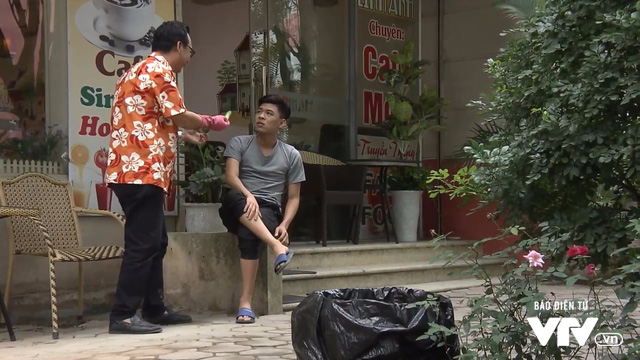 Những người nhiều chuyện - Tập 3: Với Cao Toàn Tính (NSƯT Đức Khuê), đồ rơi xuống cống nhặt lên rửa sạch vẫn ăn tốt - Ảnh 2.