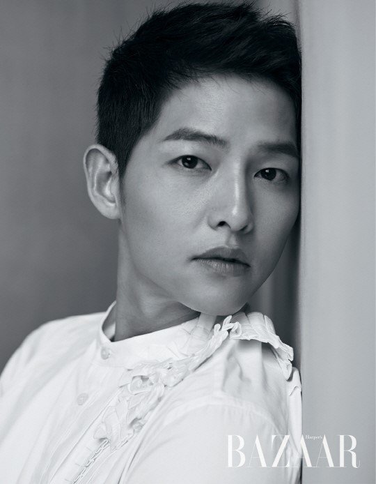 Song Joong Ki lạnh tanh trên tạp chí Harpers Bazaar cùng dàn sao hạng A - Ảnh 3.